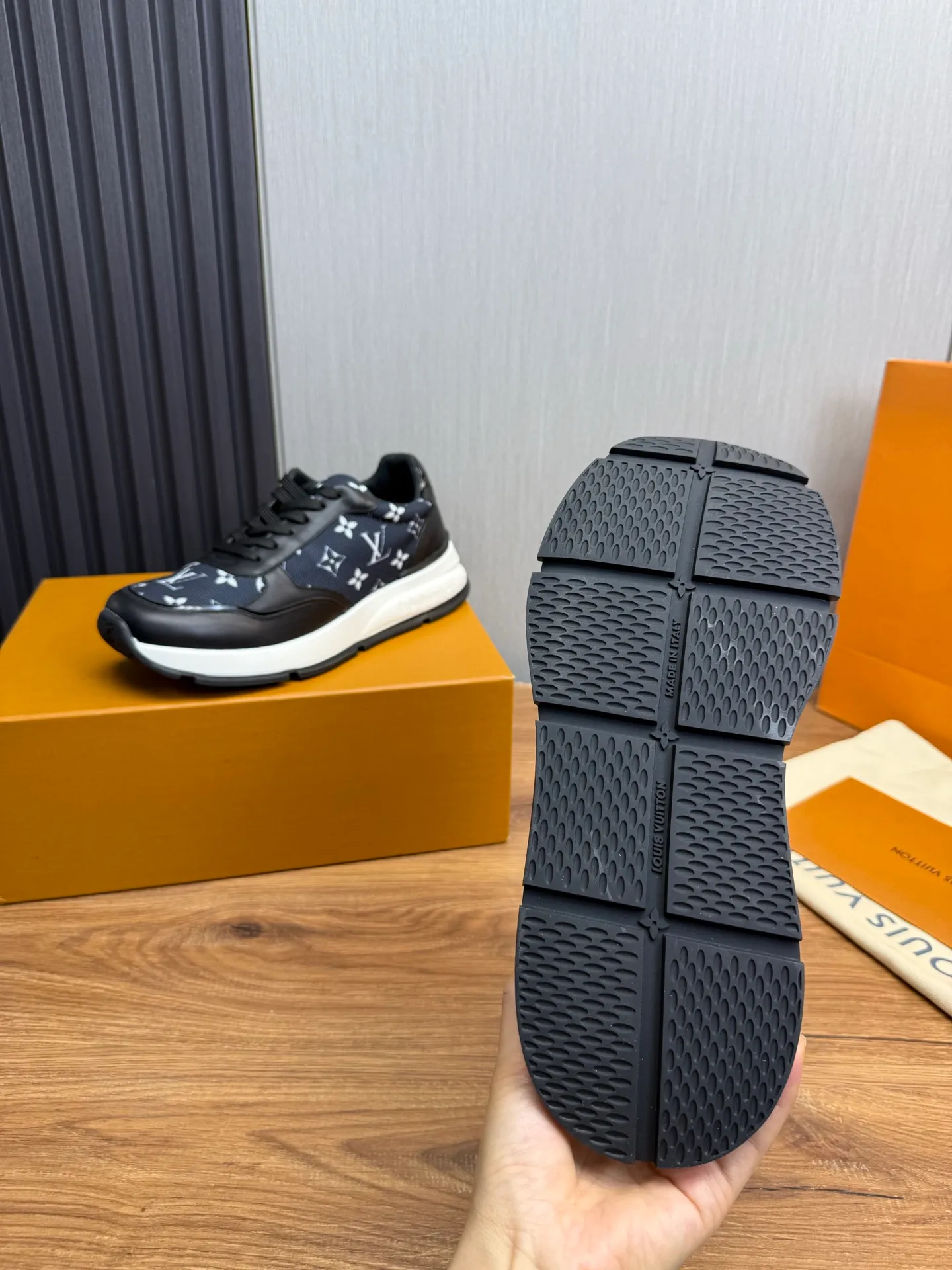 Men's shoes 💰800💰 LOUIS VUITTON [Luden Yiwei] Brand new trendy Lv is on the market 🎁, casual and fashionable men's shoes 👟Original 1:1 shipment✅ The upper is made of imported brand leather + cowhide lining, the original wear-resistant rubber outsole, the version is simple and elegant, exclusive for trendy men. 38-44 (customized at 38.45)